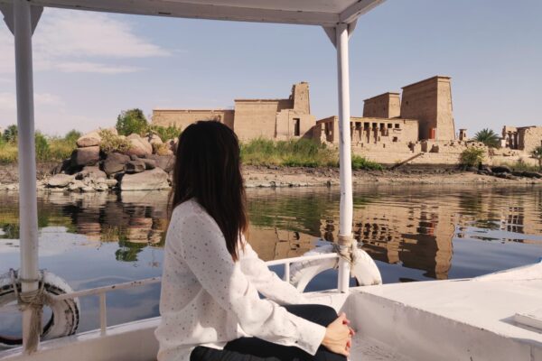 Arriving to Philae temple by boat