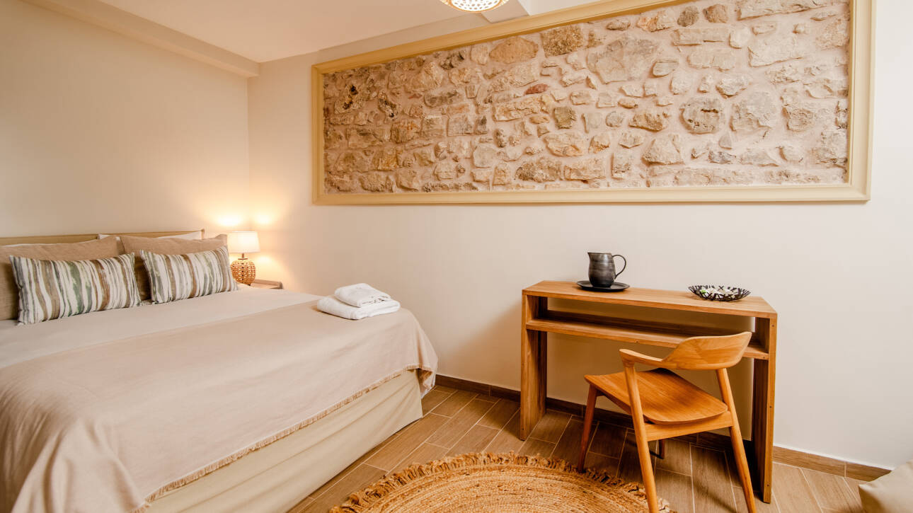 A cosy room in a Greek studio apartment in Corfu